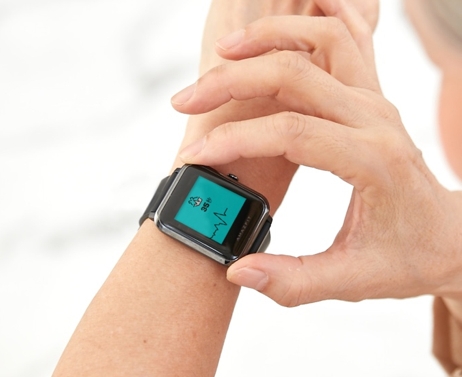 隱形的安全網(wǎng)：可穿戴跌倒監(jiān)測設(shè)備為老年人提供全天候保護(hù)